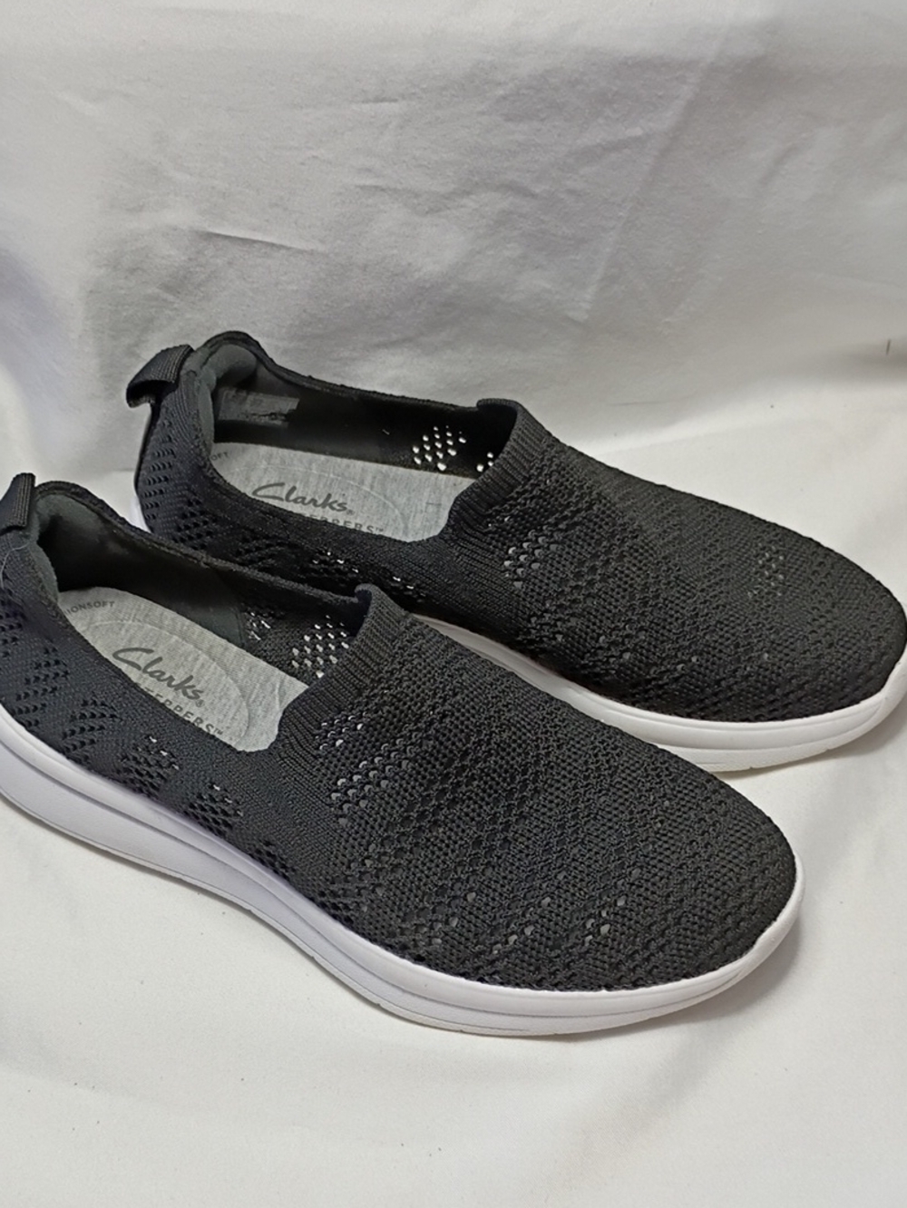 EUC Clarks Cloudsteppers Perforated Knit Slip-Ons Ezera Path Black Womens Sz 6M